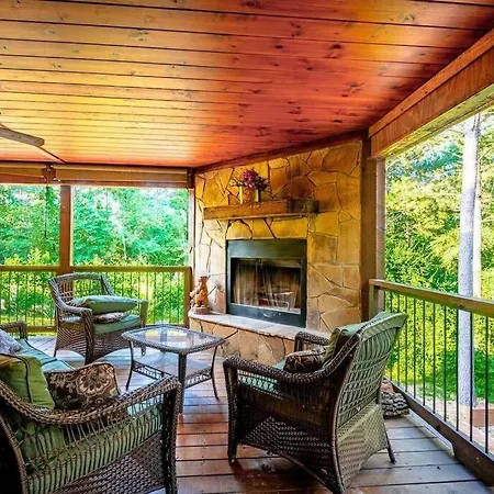 Iron Horse Lodge Sleeps 18, Games, Fire Pit, Hot Tub, Ev, More
